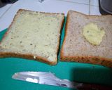 Foto langkah ke 3 dari resep Roti Gandum Panggang isi Sosis Rempah saus keju (wheat bread toast with cheesy sauce and sausage herbs filling).