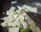 Foto langkah ke 3 dari resep 35. Tumis Tahu Cabai Hijau.