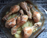 Foto del paso 4 de la receta: Muslos de pollo con patatas al horno
