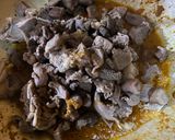Foto langkah ke 5 dari resep Gulai Kambing Pedas Pakai Daun Kari.