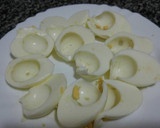 Foto del paso 1 de la receta: Huevos rellenos de surimi