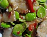 รูปขั้นตอนการทำที่ 3 ของ หมูสามชั้นผัดสะตอกะปิ