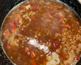 Foto del paso 3 de la receta: Fideuà con atún rojo y gambita ”rota”