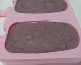 Foto del paso 4 de la receta: Paletas heladas de bananas con arándanos
