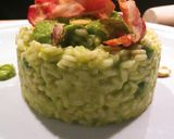Foto del passaggio 7 della ricetta Risotto alla crema di piselli e parmigiano, pistacchi e pancetta