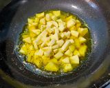 A picture of step 2 of Cauliflower peas and potato sabzi.