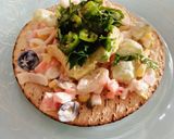 Foto del paso 3 de la receta: Tostadas de ensalada de surimi