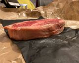 Φωτογραφία βήματος 1 της συνταγής Black Angus USDA Prime Striploin Steak, ψημένη rare