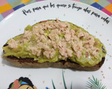 Foto del paso 2 de la receta: Tosta de guacamole, atún y huevo