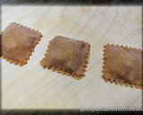 Foto del passaggio 4 della ricetta Ravioli di semola alla paprika, ripieni di cosciotto di maiale al pimenton