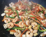 Foto del paso 8 de la receta: Gambas chow mein en salsa de ostras con noodles de arroz