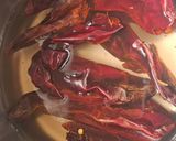 Foto del paso 1 de la receta: Charales en salsa de guajillo