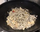 Foto del paso 3 de la receta: Spaghetti con gulas y sepia