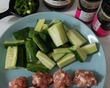 รูปขั้นตอนการทำที่ 1 ของ "แกงจืดแตงกวาหมูสับ" 🥒🐷🥣 Cocumber Soup with Minced Pork
