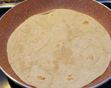 Foto del paso 3 de la receta: Tortita rellena de solomillo, aguacate y canónigos
