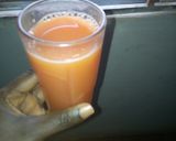A picture of step 2 of Carriot and apple juice.