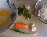Foto langkah ke 1 dari resep Broccoli Noodle Pizza.