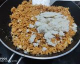 चाशनी गुजिया परतों वाली नमक पारे (chasni gujiya parato wali namak pare recipe in Hindi) रेसिपी चरण 3 फोटो