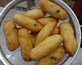 Foto langkah ke 6 dari resep Bola2 singkong aka korket sumenep.