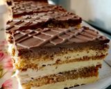 Pas rețetă Prăjitură cu foi din nuca, crema caramel și glazură de ciocolată 13 fotografie