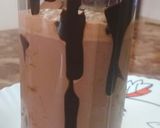 A picture of step 3 of Choco Nutella Shake.