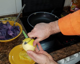 Foto del paso 4 de la receta: Lombarda rehogada con manzana piñones y pasas