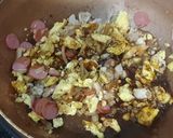 Foto langkah ke 4 dari resep Kwetiau Goreng Ayam Sosis.