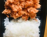 A picture of step 5 of Salmon Omusubi (Rice Ball).