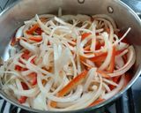 Foto del paso 2 de la receta: Guiso de longanizas (o chorizo)
