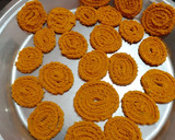 ઘઉ ના લોટ ની ચકરી(ghau na lot ni chakri recipe in Gujarati) રેસીપી સ્ટેપ3ફોટો