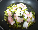 Foto del paso 2 de la receta: Espaguetis con ajo, bacon y pimiento verde