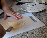 Foto del paso 6 de la receta: Empanadillas de Pera y Chocolate Negro