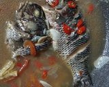 Foto langkah ke 5 dari resep Ikan mas/Mujaer rebus (steam).