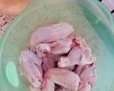 Foto del paso 1 de la receta: Alas de pollo salteadas con verduras..