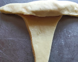 Foto del paso 4 de la receta: Medialunas rellenas con membrillo y dulce de leche