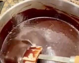 Foto del paso 8 de la receta: Tarta de chocolate muy húmeda con cobertura cremosa