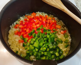 Foto del paso 2 de la receta: Guiso de pollo con berenjena, calabacín y pimientos