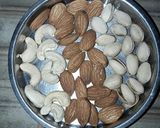 ડ્રાયફ્રુટ ચીકી(Dryfruit chikki recipe in Gujarati) રેસીપી સ્ટેપ1ફોટો
