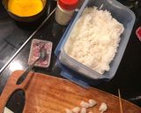 Foto langkah ke 1 dari resep Nasi goreng telur udang simple (Prawn egg fried rice).