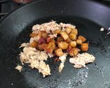 Foto del paso 4 de la receta: Atún Tuny con papas y Chorizo a la Sonorense
