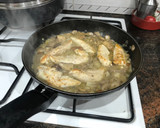 Foto del paso 6 de la receta: Setas salteadas con ajetes tiernos y solomillo de pechuga de pollo