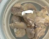 栗子蓮子百合雞腿湯的食譜步驟2照片