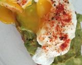 Foto langkah ke 5 dari resep Avocado Egg Toast.