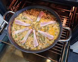 Foto del paso 6 de la receta: Paella de secreto de cerdo, espárragos trigueros y setas variadas