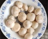A picture of step 1 of Creamy Mushroom masala gravy.