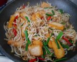 Foto langkah ke 3 dari resep Tumis toge campur tahu.