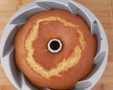 Foto del passaggio 3 della ricetta Bundt cake allo yogurt e rum🌺