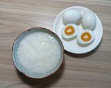 Hình bước làm 3 của món Cháo trắng trứng muối