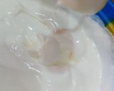 A picture of step 2 of Strawberry parfait.