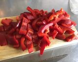 Une image de l'étape 5 de Bœuf sauté au poivron rouge, trevisana et épices italiennes.